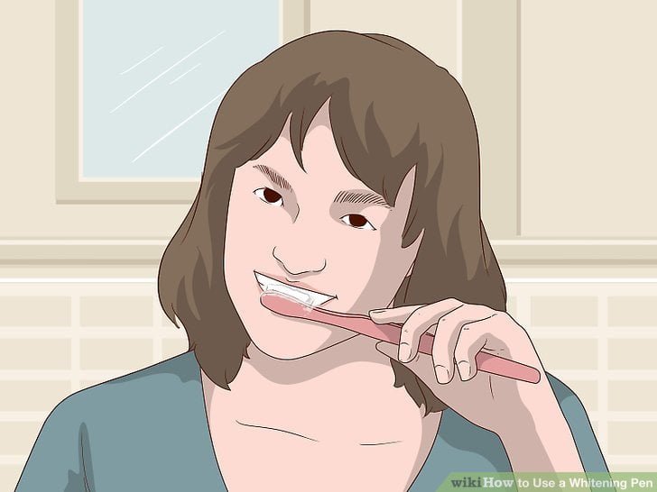 como usar el lápiz blanqueador de dientes paso 2