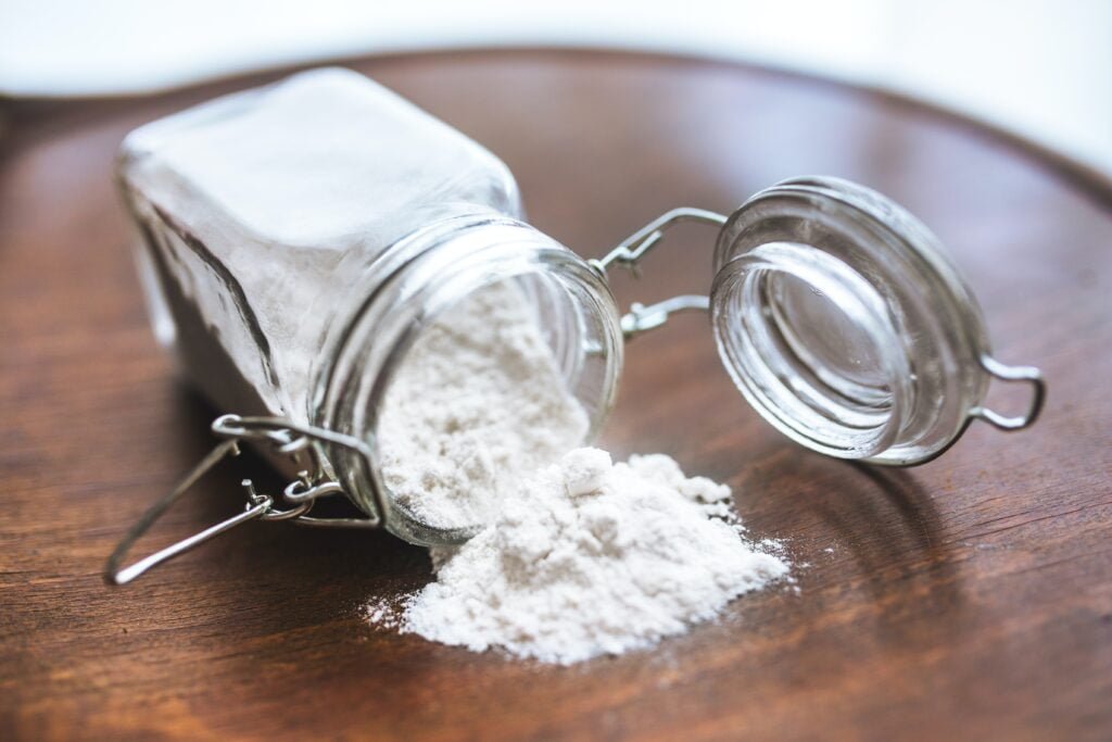 ¿El bicarbonato de sodio blanquea los dientes?  (Según la ciencia)